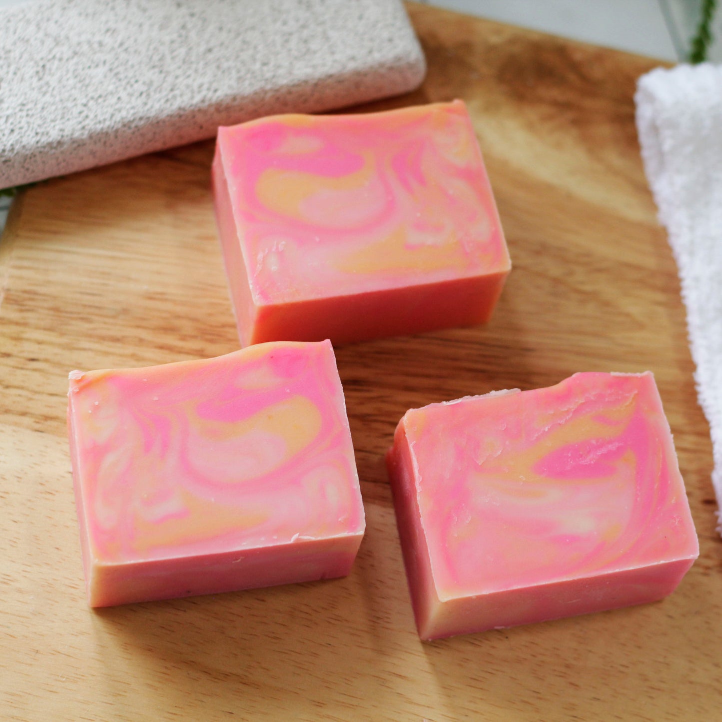 SPARKLING PEACH Moss + Pearl Soap Company