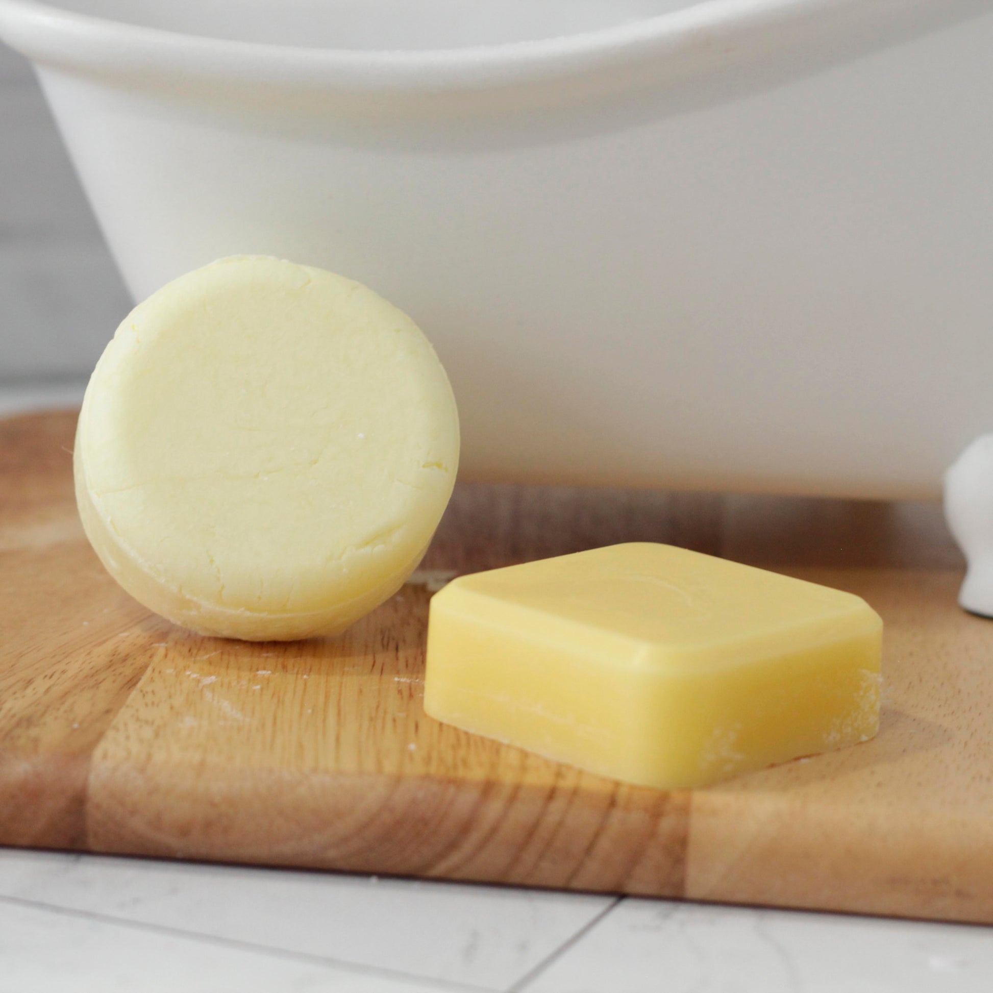 OAKMOSS + AMBER SOLID SHAMPOO Moss + Pearl Soap Company