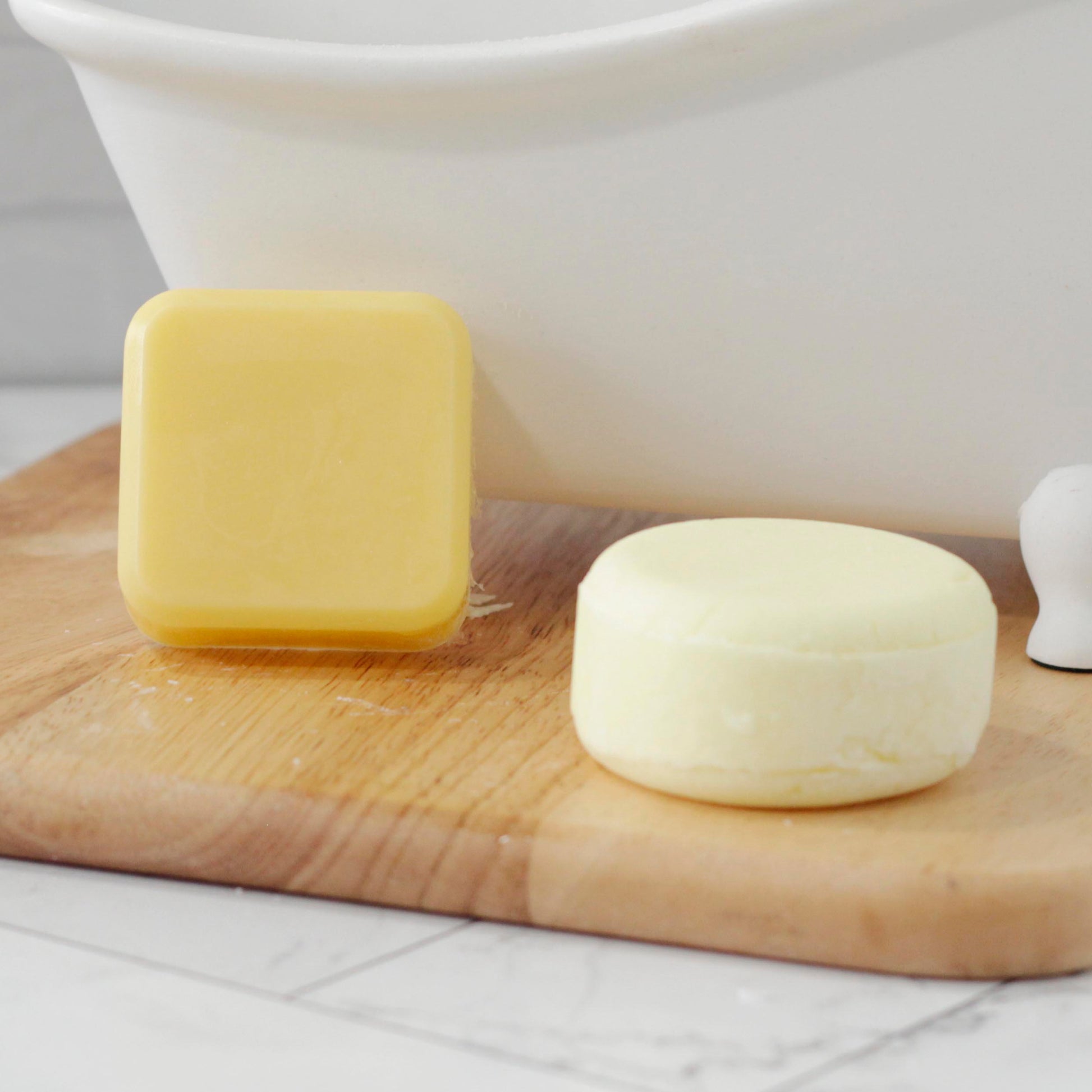 OAKMOSS + AMBER SOLID SHAMPOO Moss + Pearl Soap Company
