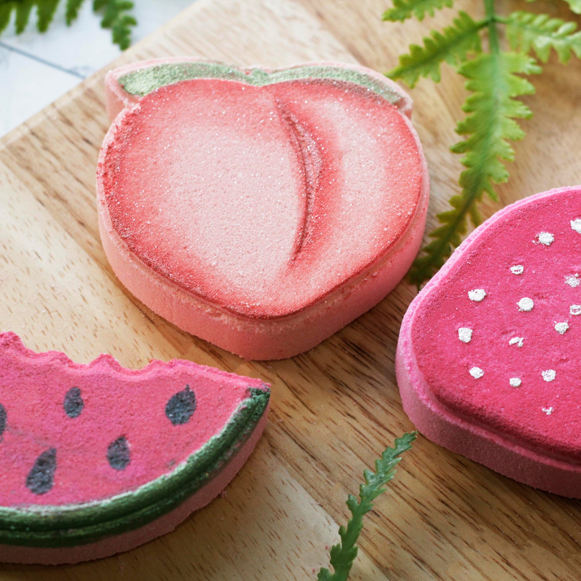SPARKLING PEACH BATH BOMB Moss + Pearl Soap Company
