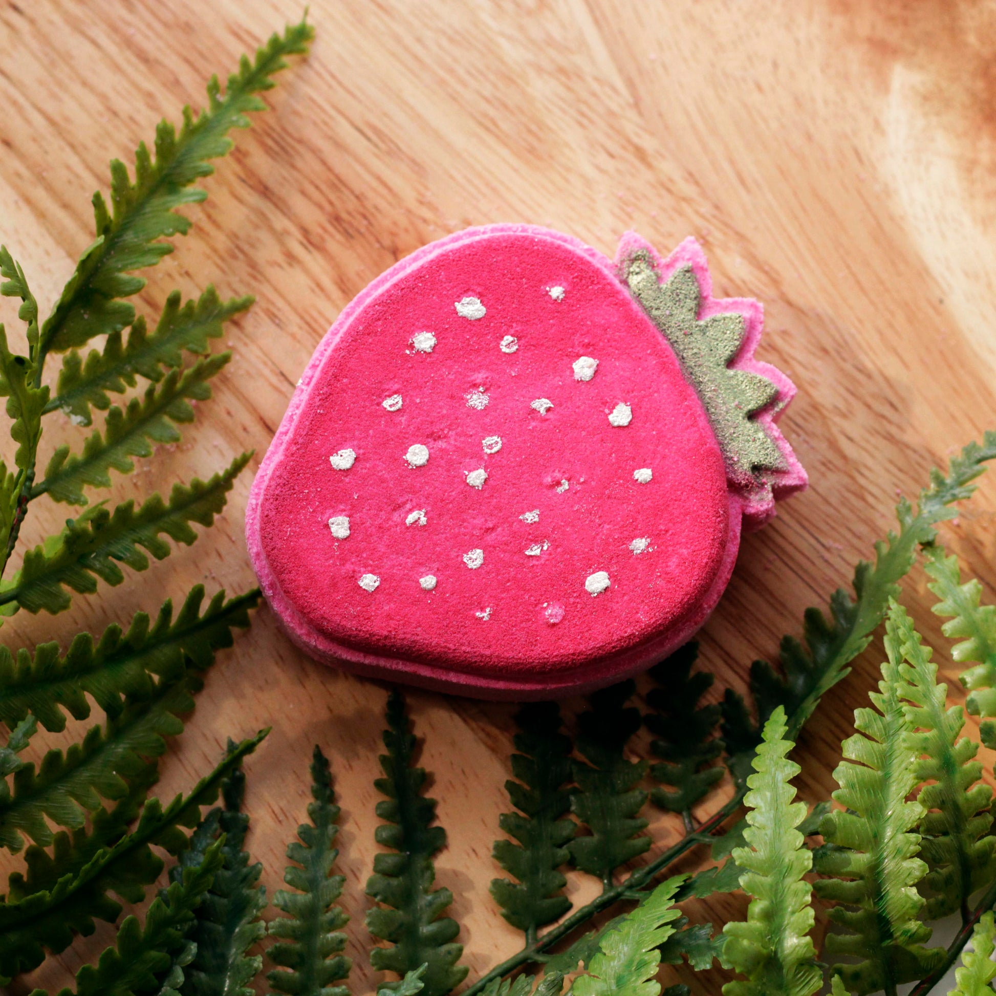 FRESH STRAWBERRY BATH BOMB Moss + Pearl Soap Company