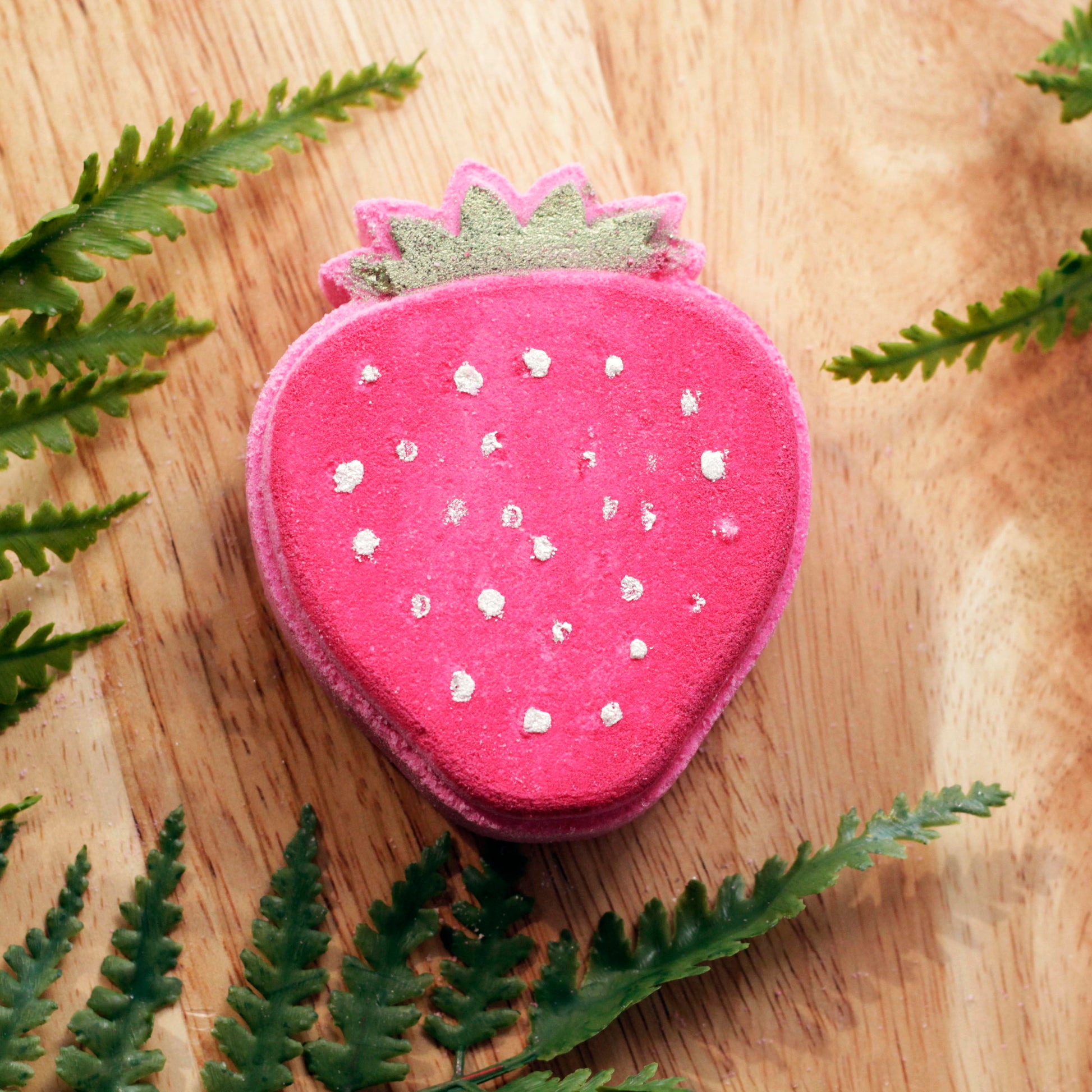 FRESH STRAWBERRY BATH BOMB Moss + Pearl Soap Company